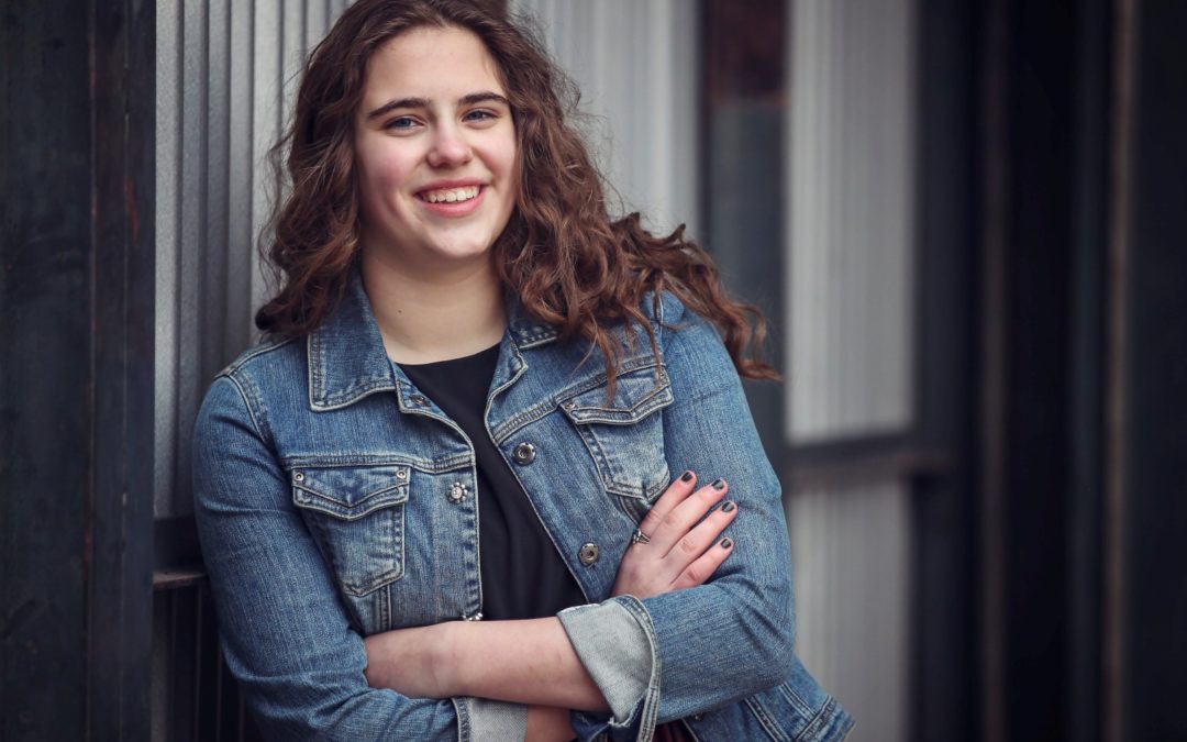 Mandi Simon – Simon Says Give